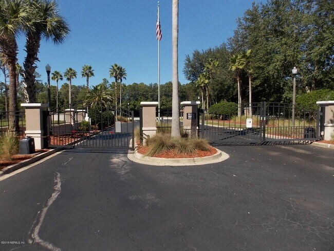 Building Photo - 10550 Baymeadows Rd