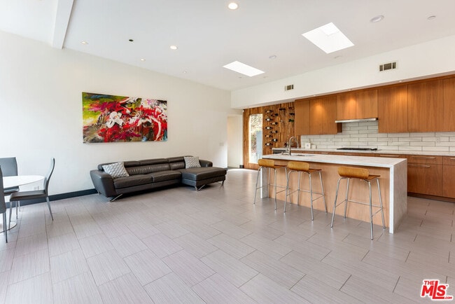 Building Photo - 2929 Passmore Dr