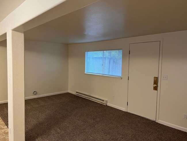 Building Photo - debd01