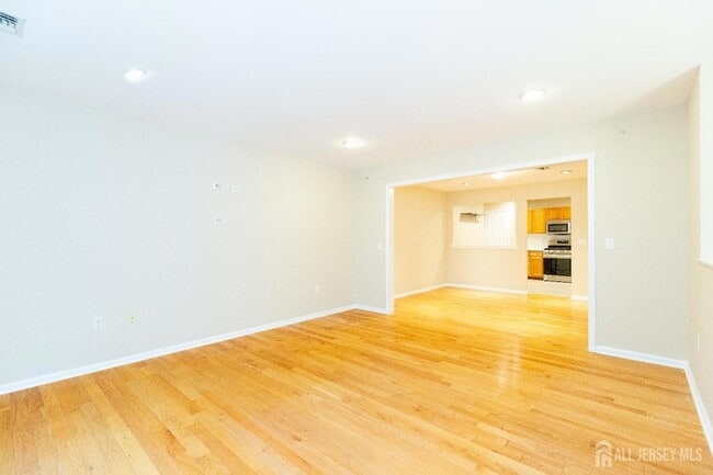 Building Photo - 127 Forest Dr