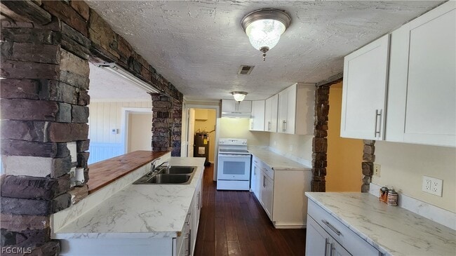 Building Photo - 2181 Brandon St