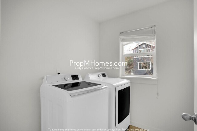 Building Photo - Spacious Bull Mountain 4 Bedroom Home - Huge Yard!