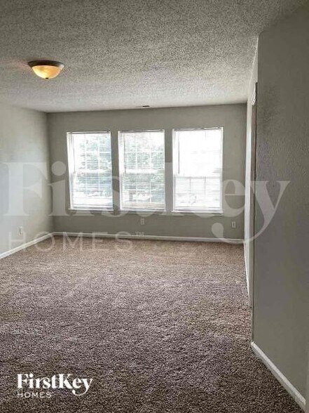 Building Photo - 5982 Redcliff N Ln
