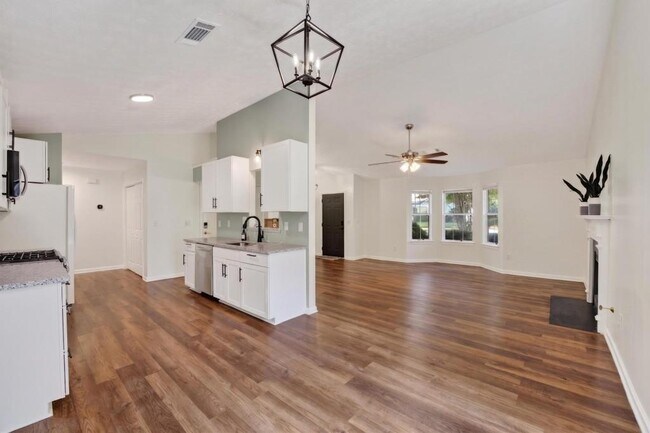 Building Photo - 2558 Candlewood Way