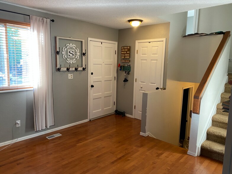 Building Photo - 13542 Hazel Pl