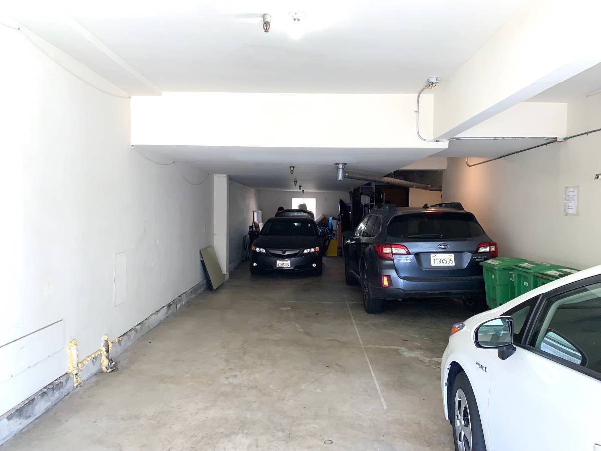 garage 3 car independent parking - 1120 Judah St