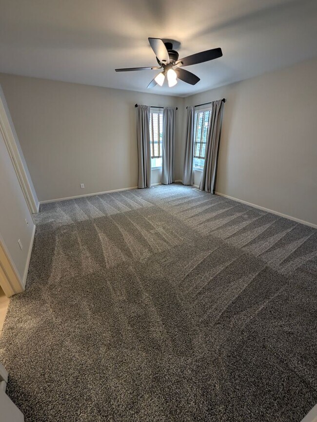 Building Photo - 908 S Mineral Dr