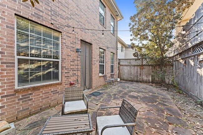Building Photo - 10106 Holly Chase Dr