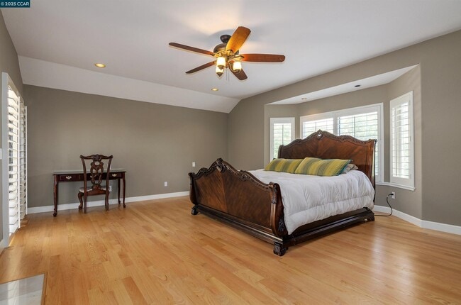 Building Photo - 3434 Woodview Dr