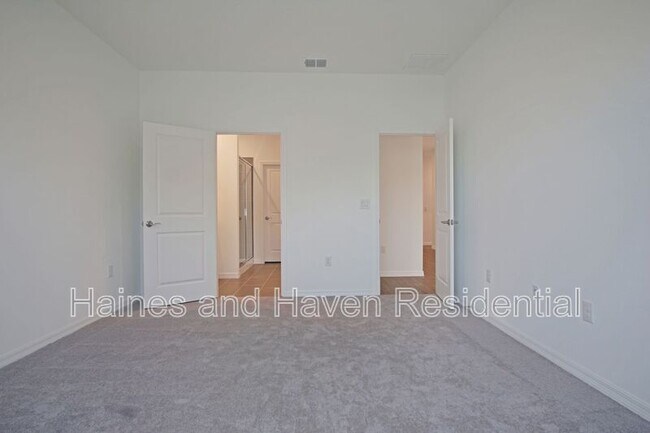 Building Photo - 1315 Normandy Dr