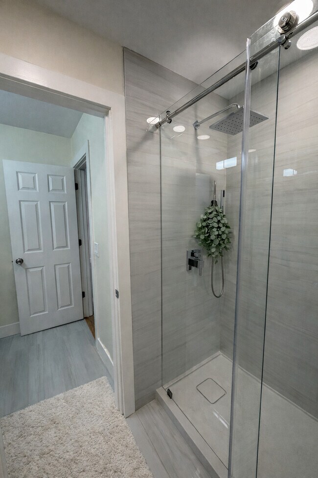 Building Photo - 16W481 Lake Dr