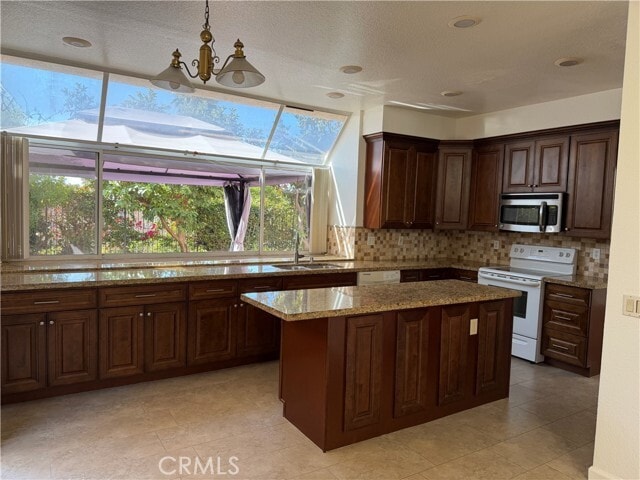 Building Photo - 24962 Barclay Ln