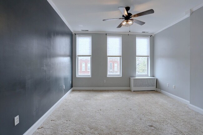 Building Photo - (2BD/1.5BA) Fabulous Patterson Park Townhome