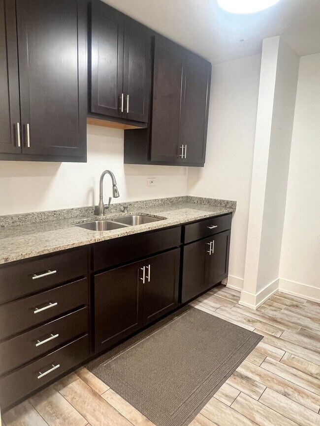 Building Photo - 3909 W Howard St