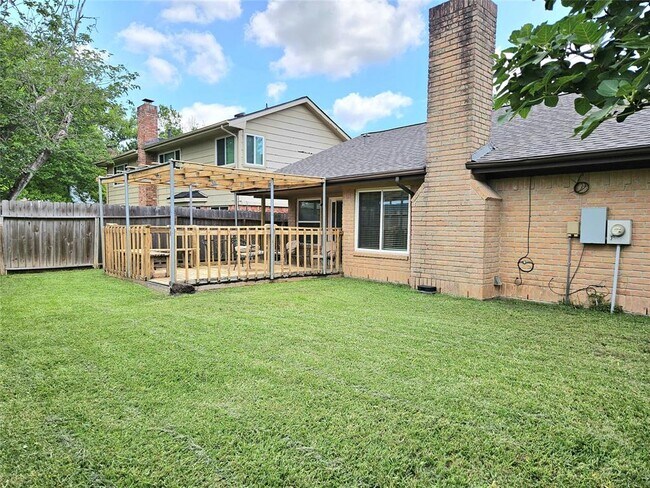 Building Photo - 2210 Brook View Ln