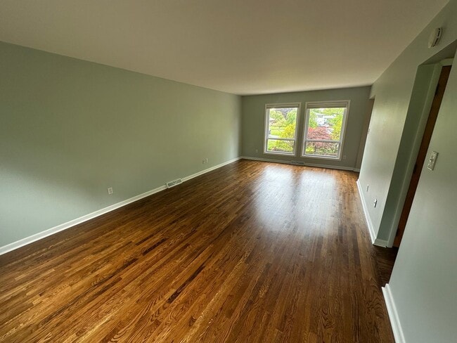 Building Photo - Fantastic Location!  Single-family house close to Upper Arlington and Riverside Hospital