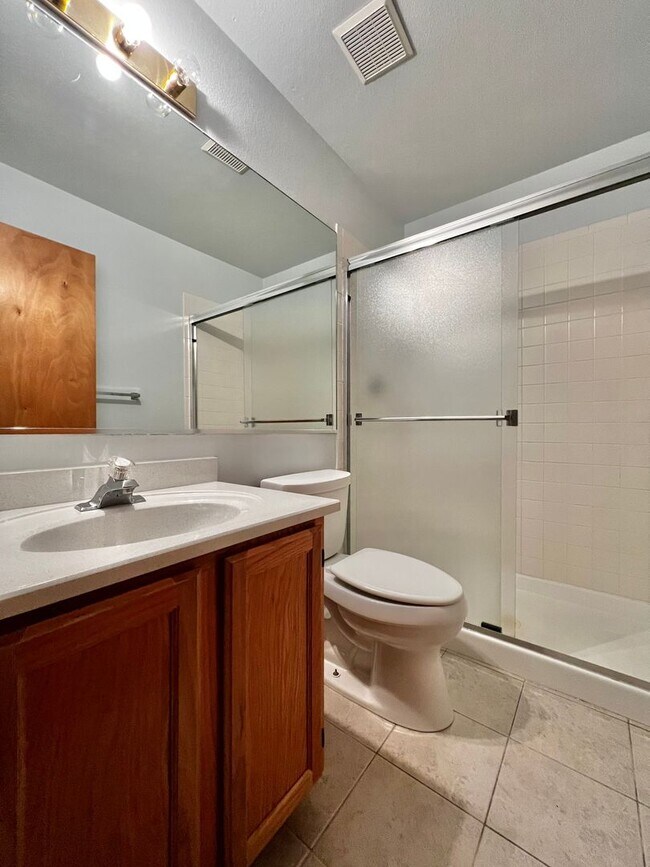 Building Photo - 2 Bed, 2 Bath Townhome with Office, & Fenced Back Patio in Prime Fort Collins Location!