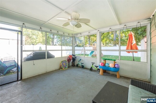 Building Photo - 16-15 Well Dr