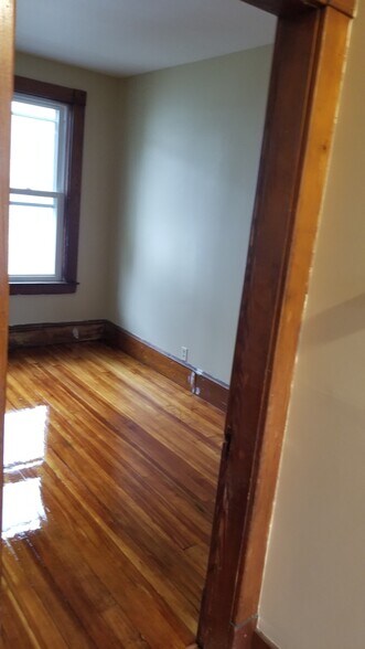 Building Photo - 14 Bardwell St