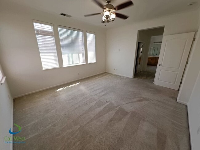 Building Photo - $5295 - 2 Story, 4 bed - 2 Bath Home in se...