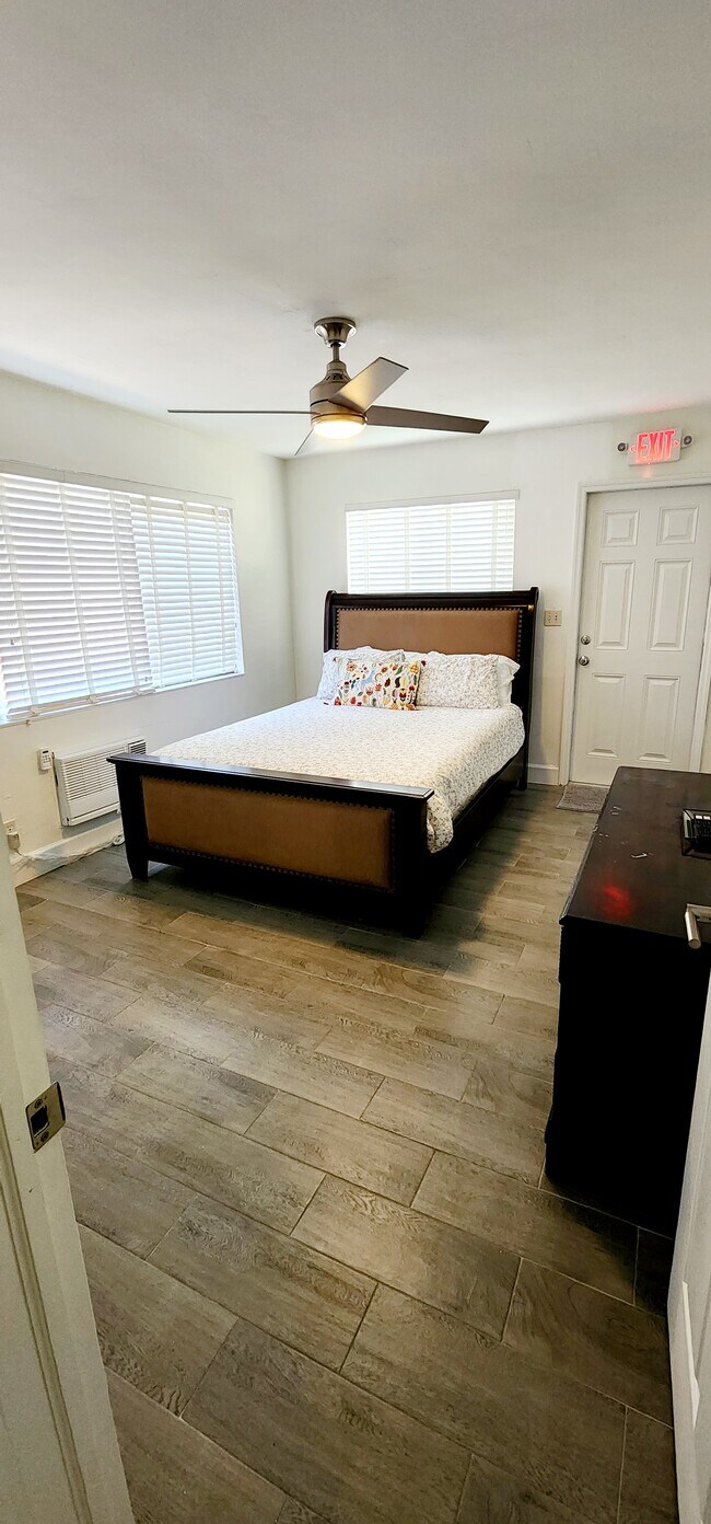 Building Photo - 1901 Wiley St