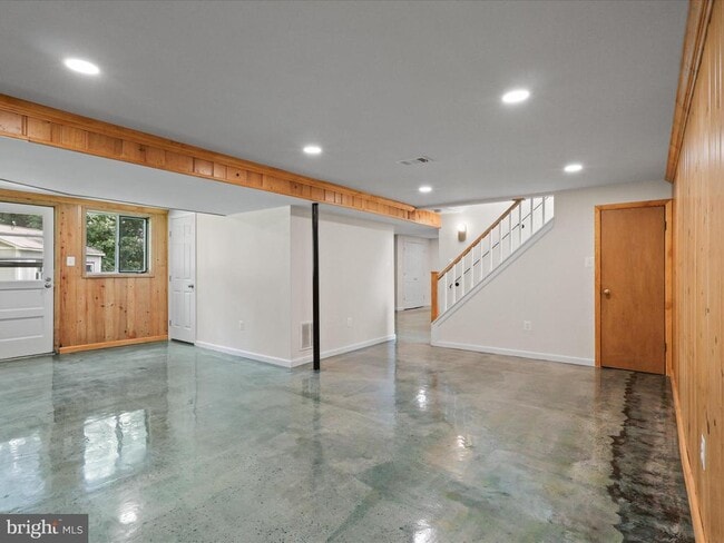 Building Photo - 5600 Bristol Ct