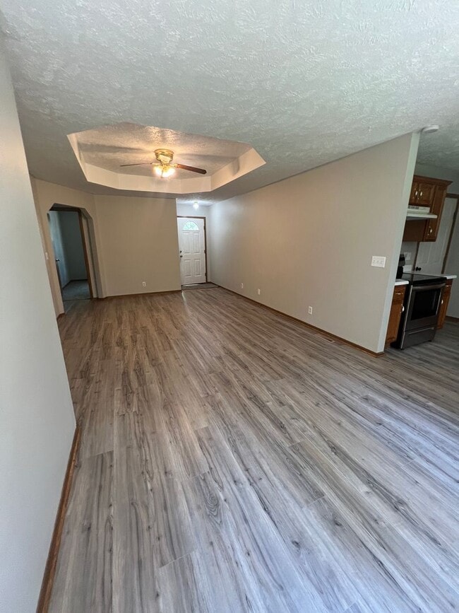 Building Photo - 3 bedroom/2 bath house with one car garage