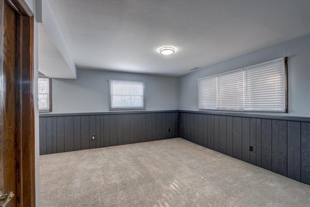 Building Photo - 604 Oak St