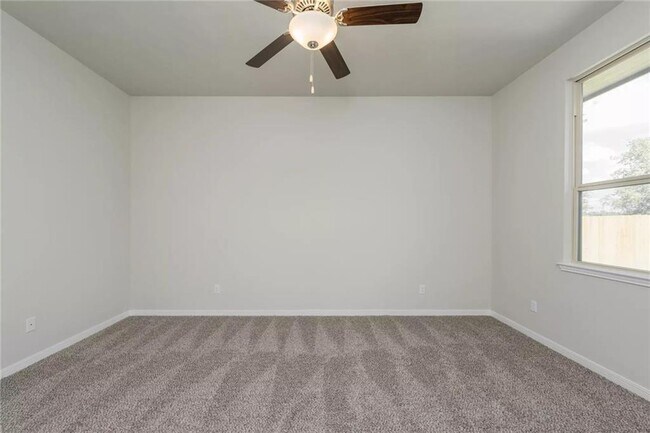 Building Photo - 5118 Leaning Tree