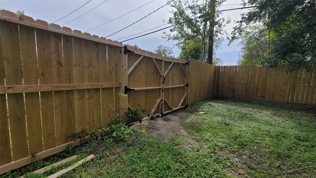 Building Photo - 4034 Dreyfus St