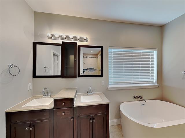 Building Photo - 1002 Woodcrest Dr