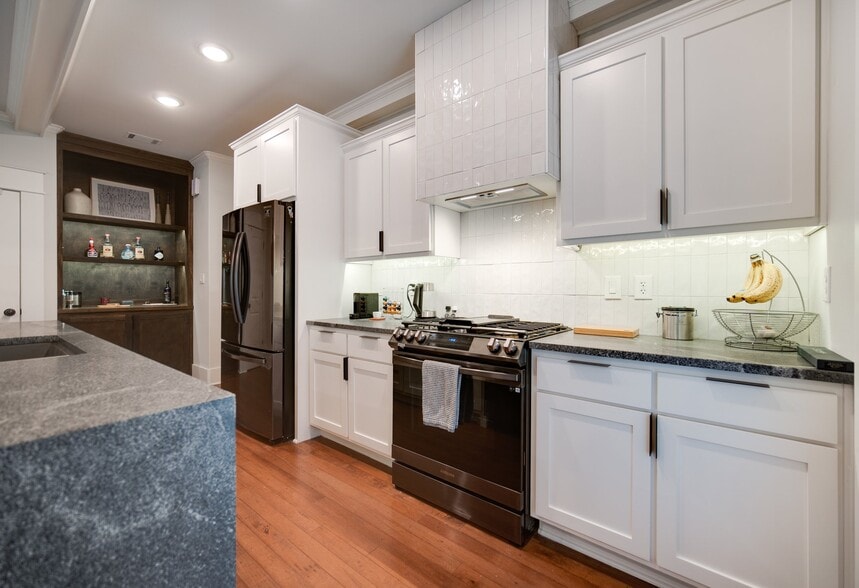 Building Photo - 1323 S Louisiana St