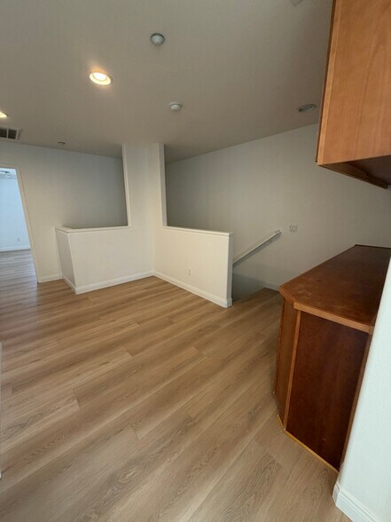 Building Photo - 10470 Hollingsworth Way