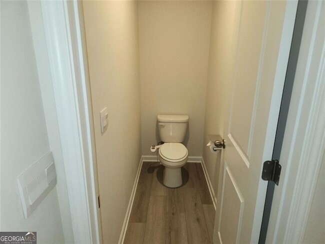 Building Photo - 235 Vly Oak Dr