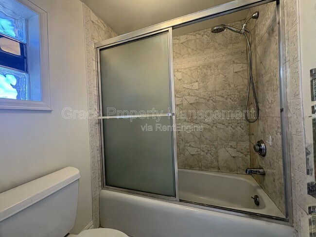 Building Photo - 407 Eudora St