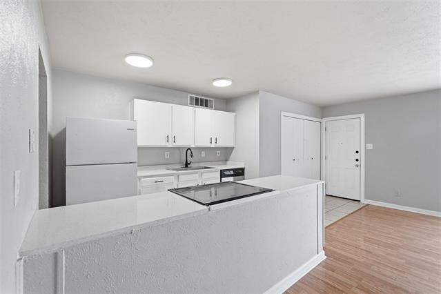 Building Photo - 738 Meadow Mead Dr