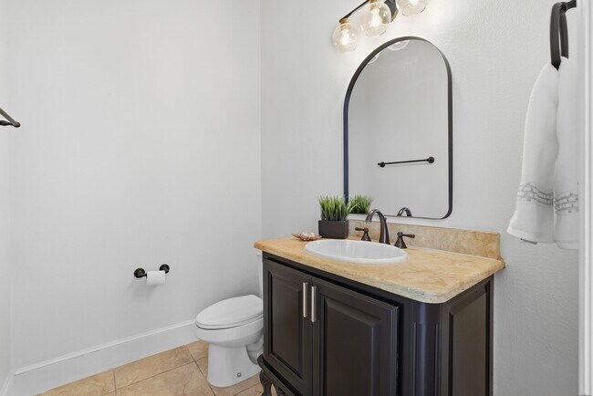 Building Photo - 25707 Pierrmont Ct