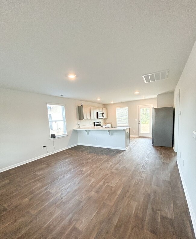 Building Photo - $500 Off 1st  Month Rent (Upon Approval) - Charming 3 Bdrm/2 Bath Cottage