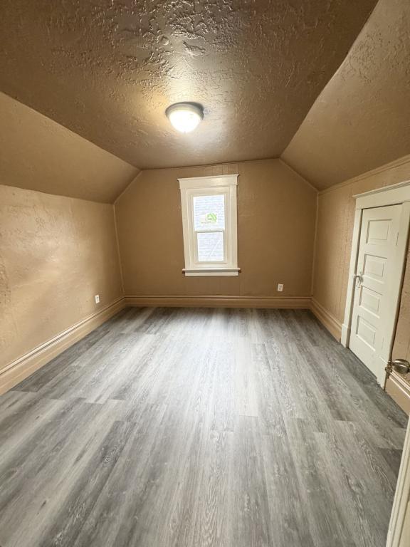 Building Photo - 302 Parry St