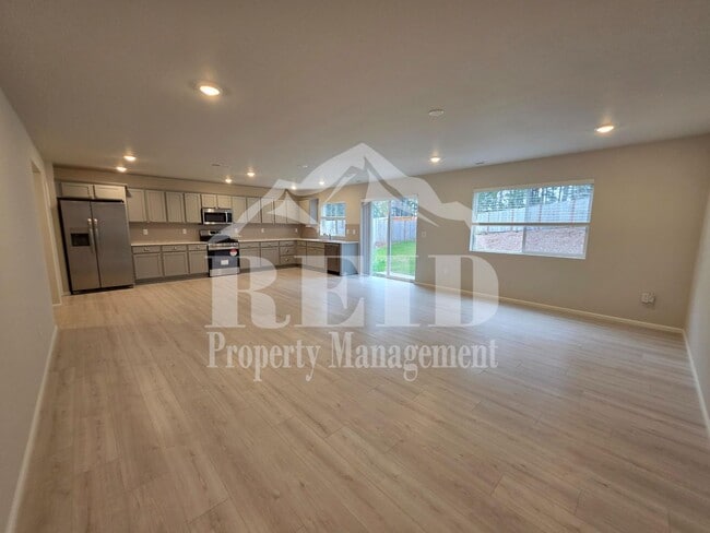 Building Photo - New 5-Bedroom home in the heart of Belfair