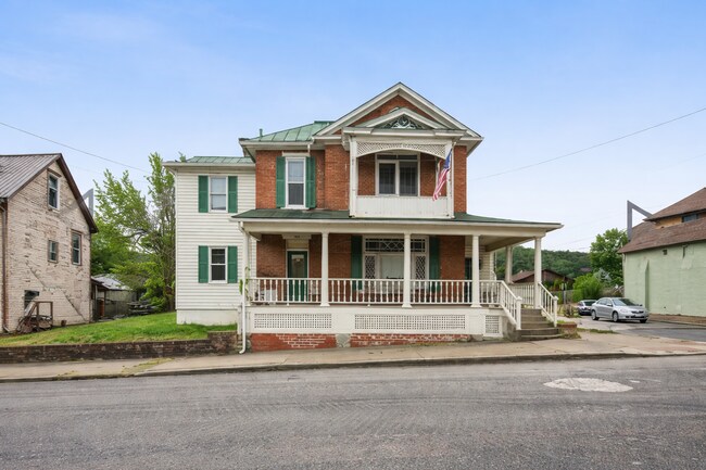 Building Photo - 708 East High St