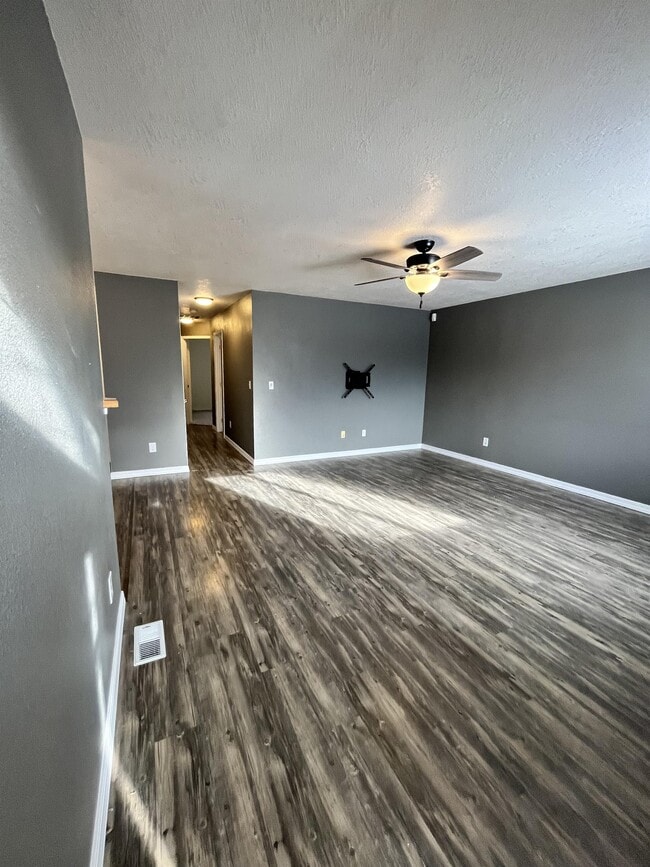 Building Photo - 950 Gregory Ln