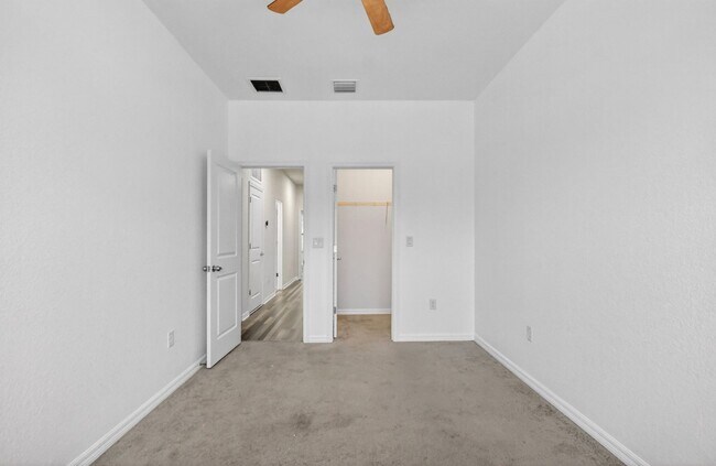 Building Photo - 2833 Troubadour St