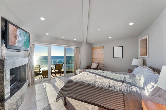 Building Photo - GORGEOUS CUSTOM BEACH HOME - Solimar Beach...