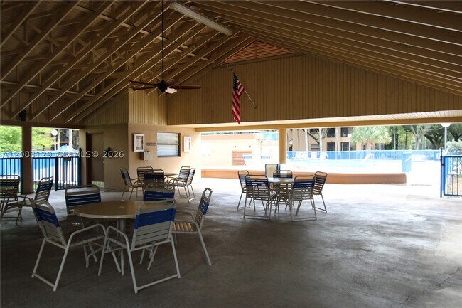 Building Photo - 15495 N Miami Lakeway