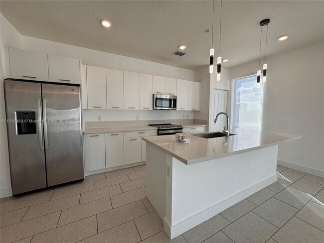 Building Photo - 8167 NW 41st St