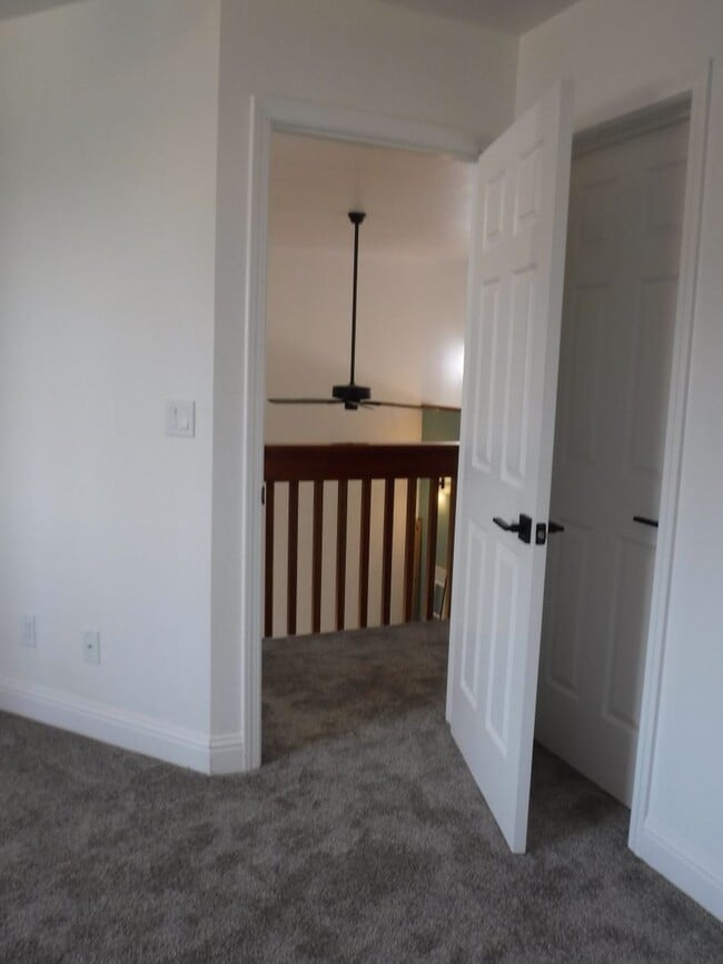 Building Photo - 826 Cally Ct