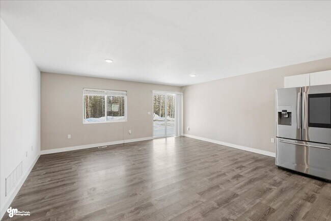 Building Photo - 3 BEDROOM | 2 BATHROOM | ACROSS FROM SCHOOLS