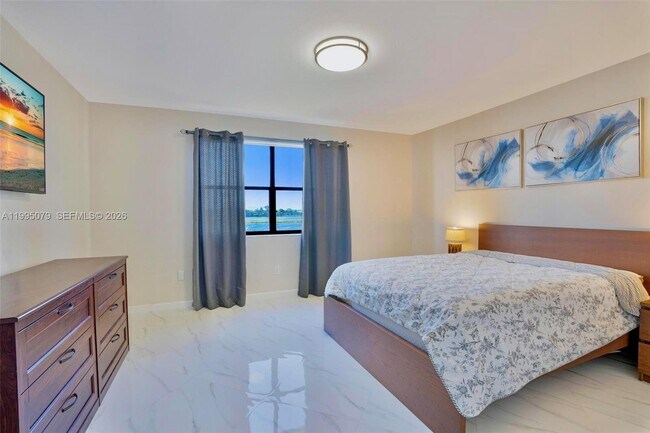 Building Photo - 605 Ives Dairy Rd