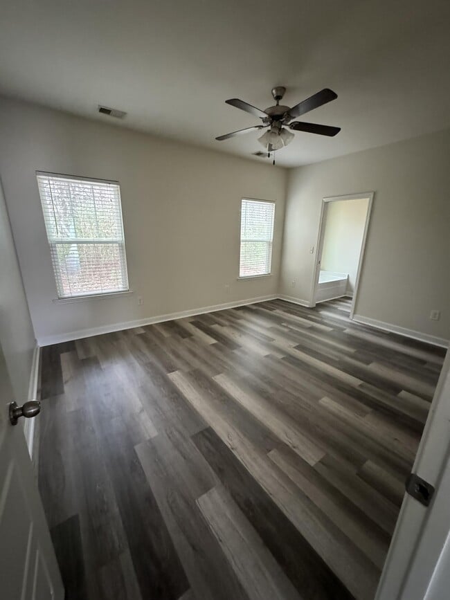 Building Photo - 6733 Wisteria Dr